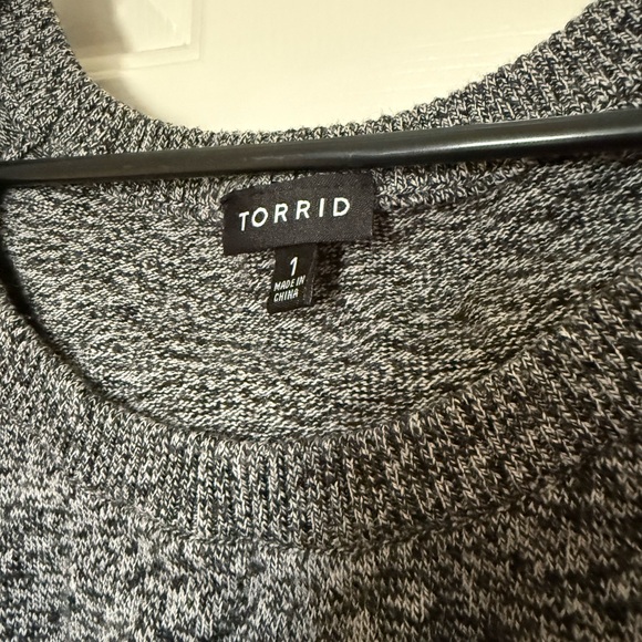 Torrid gray sweater women’s plus size 1 - Picture 3 of 4